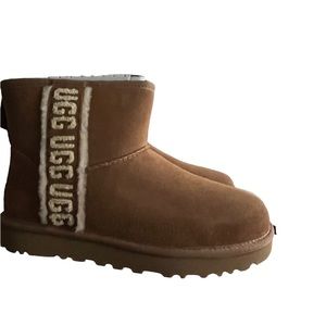 BRAND NEW MINI CHESTNUT SHEARLING LOGO UGGS